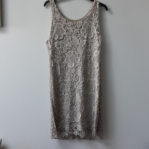 Dress - Picture 1 of 3